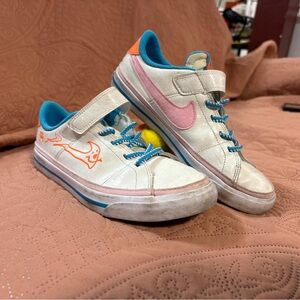 Nike Kids White and Pink Sneakers with Blue Accents
